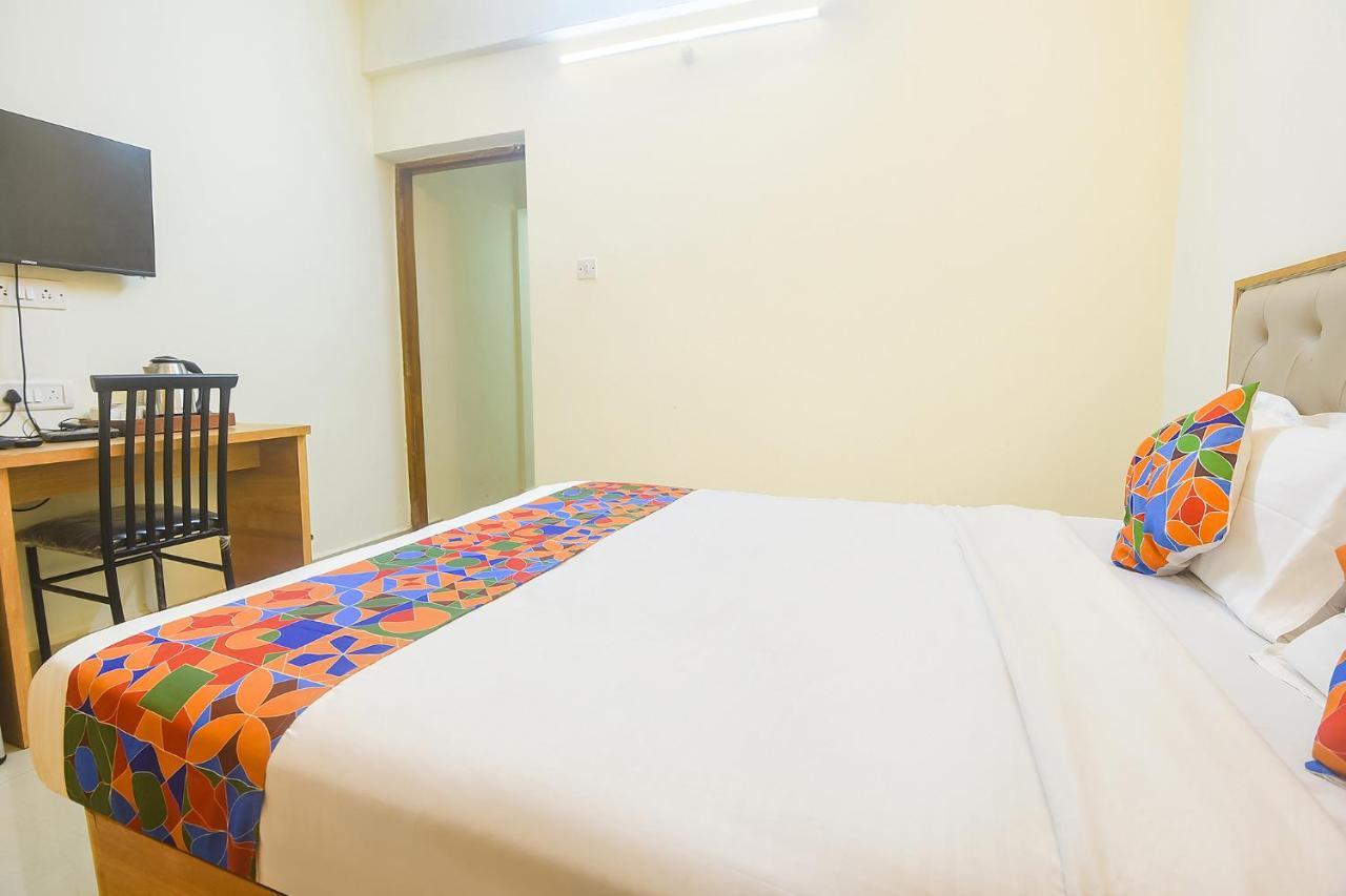 Fabexpress De Classio With Pool - Nr Candolim Beach Hotel ภายนอก รูปภาพ