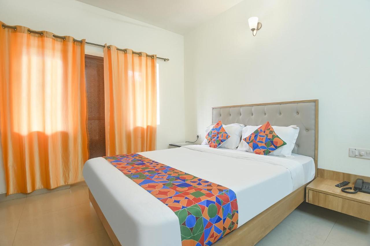 Fabexpress De Classio With Pool - Nr Candolim Beach Hotel ภายนอก รูปภาพ