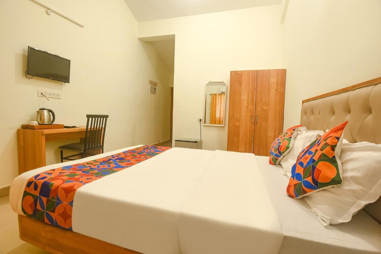 Fabexpress De Classio With Pool - Nr Candolim Beach Hotel ภายนอก รูปภาพ