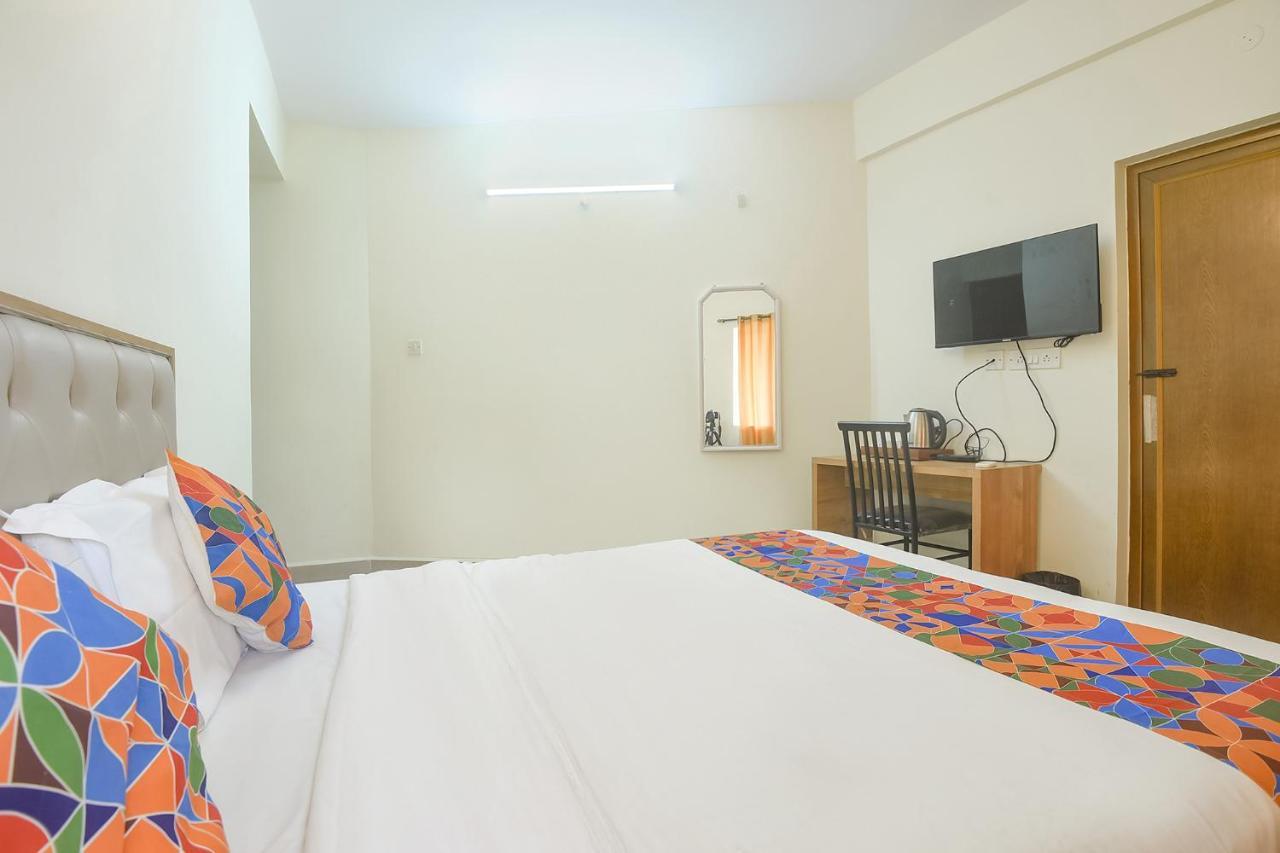 Fabexpress De Classio With Pool - Nr Candolim Beach Hotel ภายนอก รูปภาพ